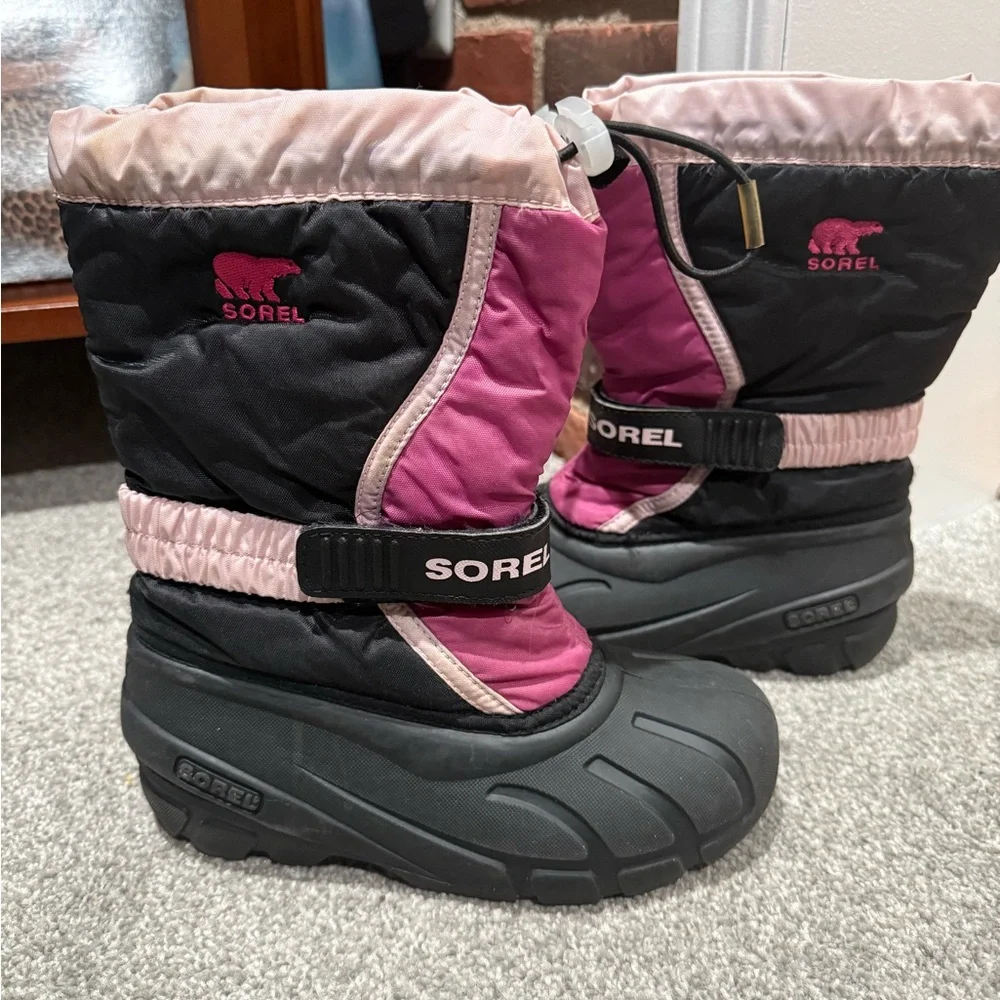 Sorel Black and Pink‎ Snow Boots